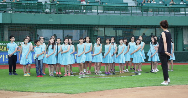 연산초 합창단 승리기원 공연